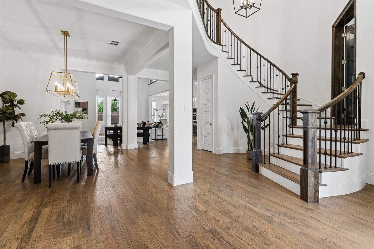 10215 Blackenhurst Ln - Photo 6 of 39