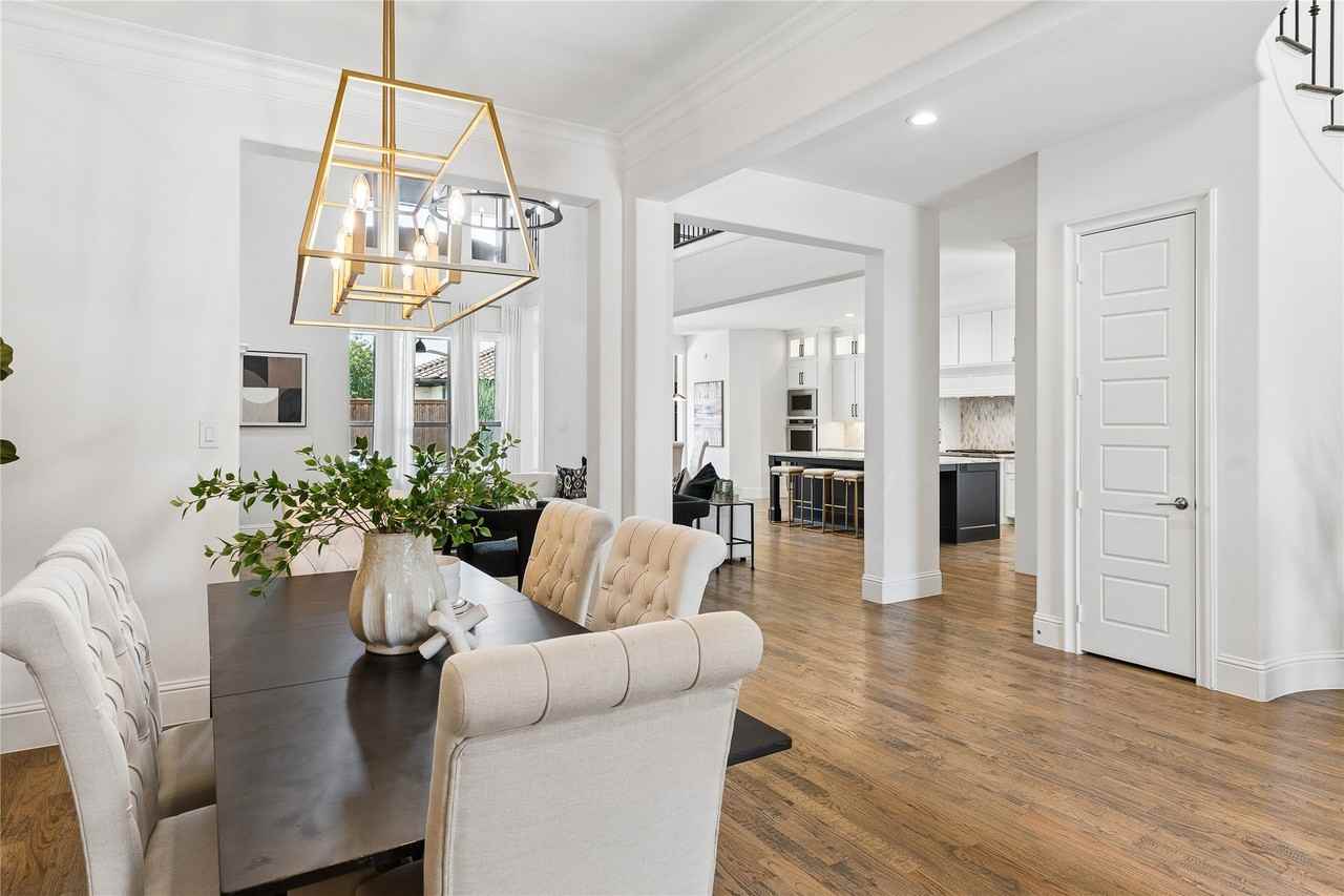 10215 Blackenhurst Ln - Photo 7 of 39