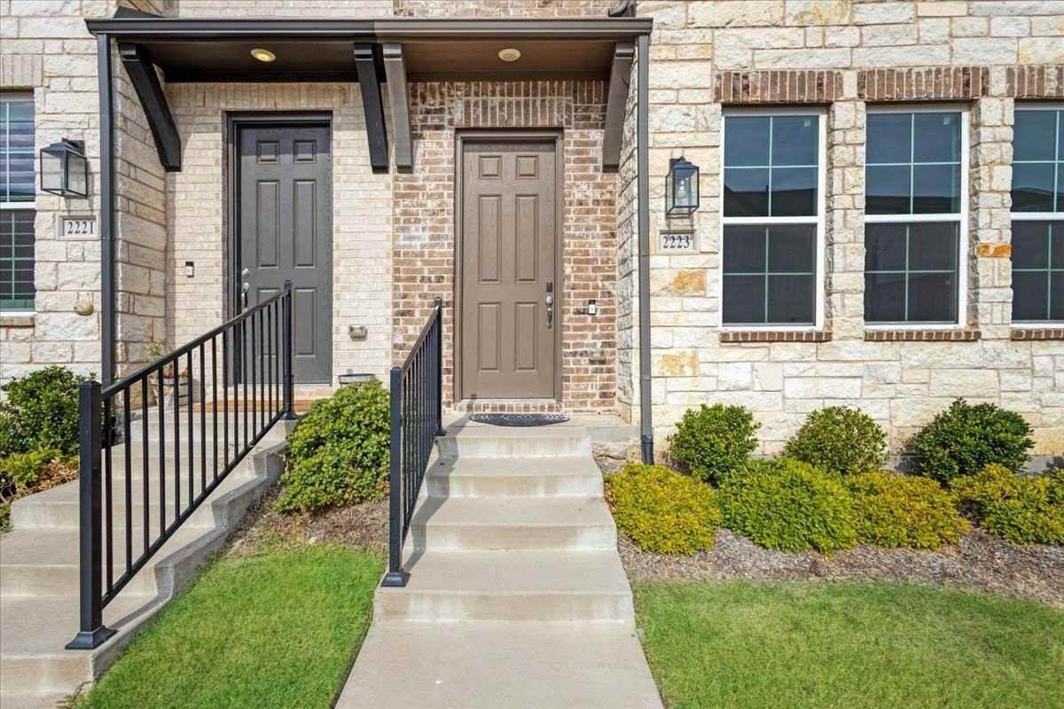 2223 Adena Springs Dr - Photo 3 of 38