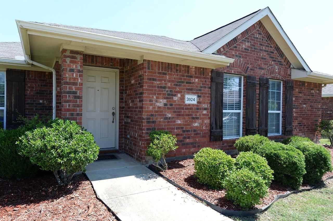 3924 Palace Pl - Photo 2 of 24