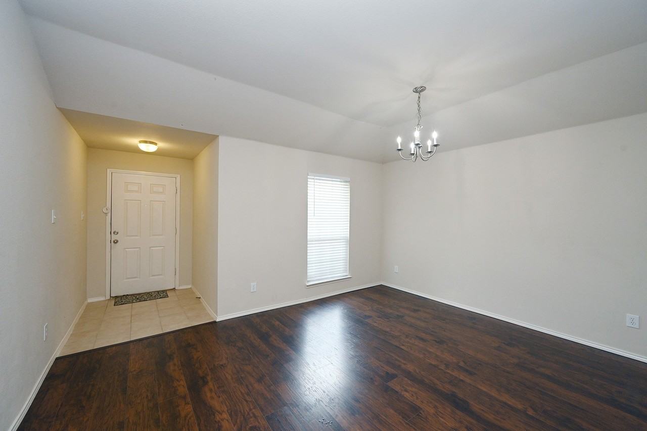 3924 Palace Pl - Photo 3 of 24