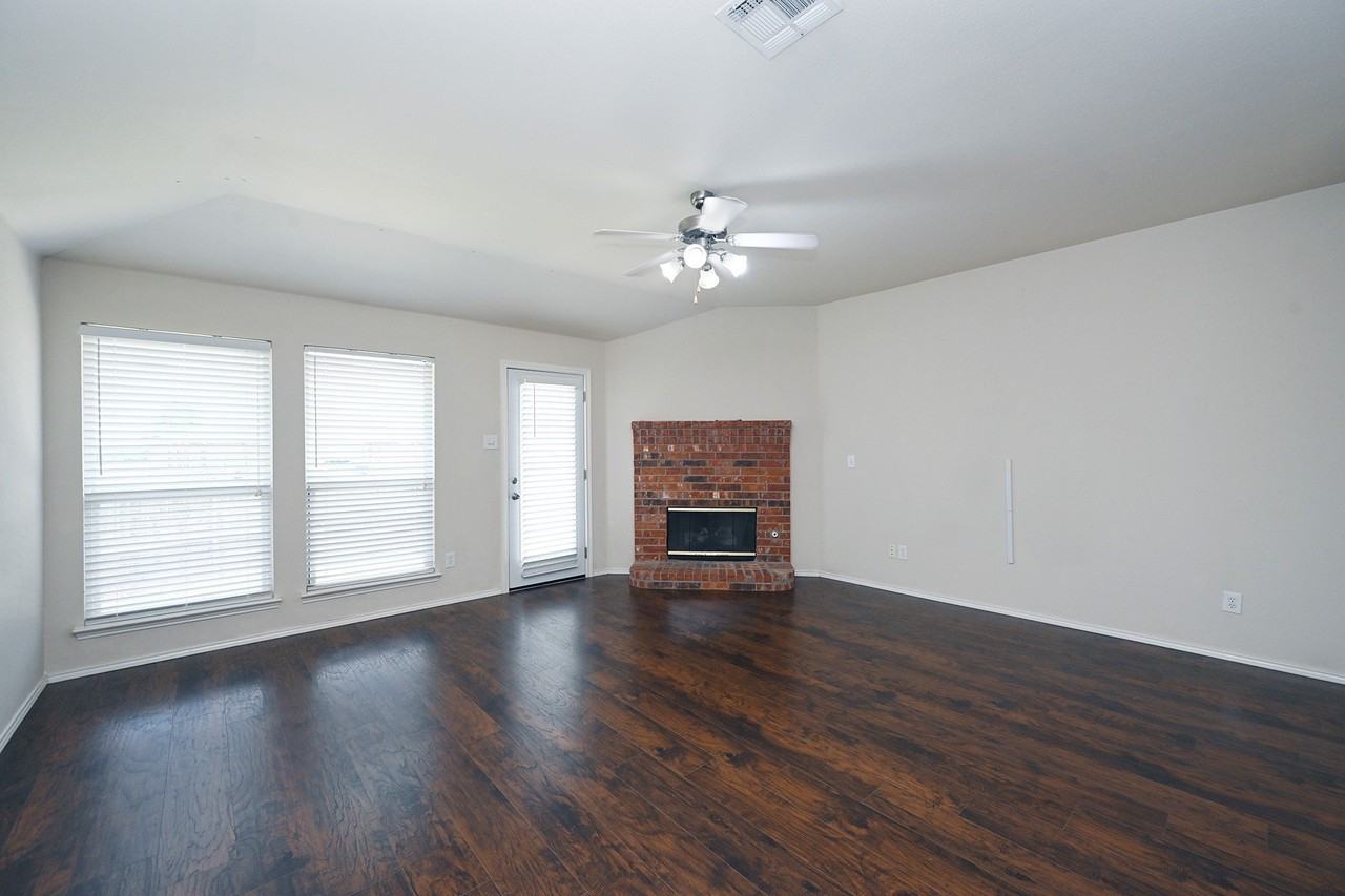 3924 Palace Pl - Photo 5 of 24