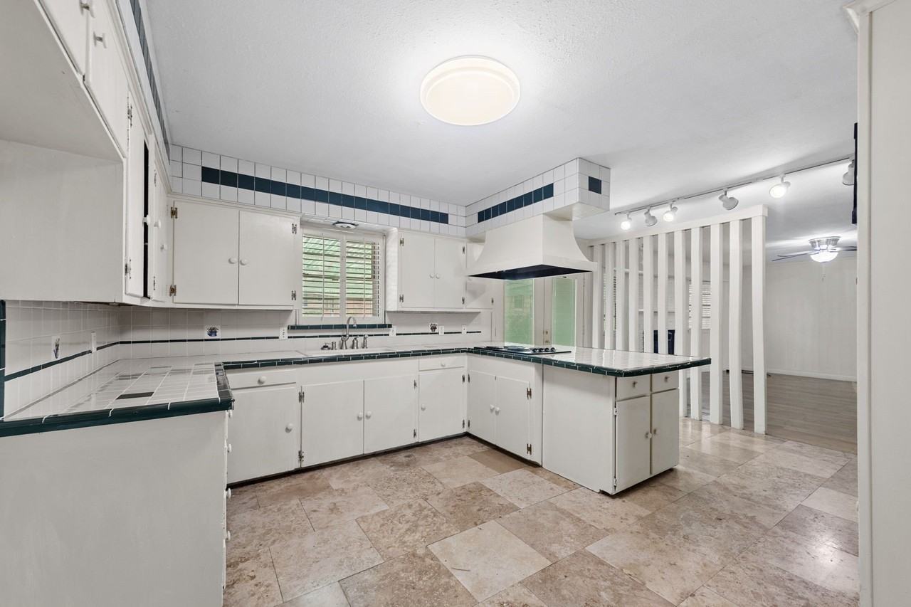 5007 Rockport Dr - Photo 5 of 24