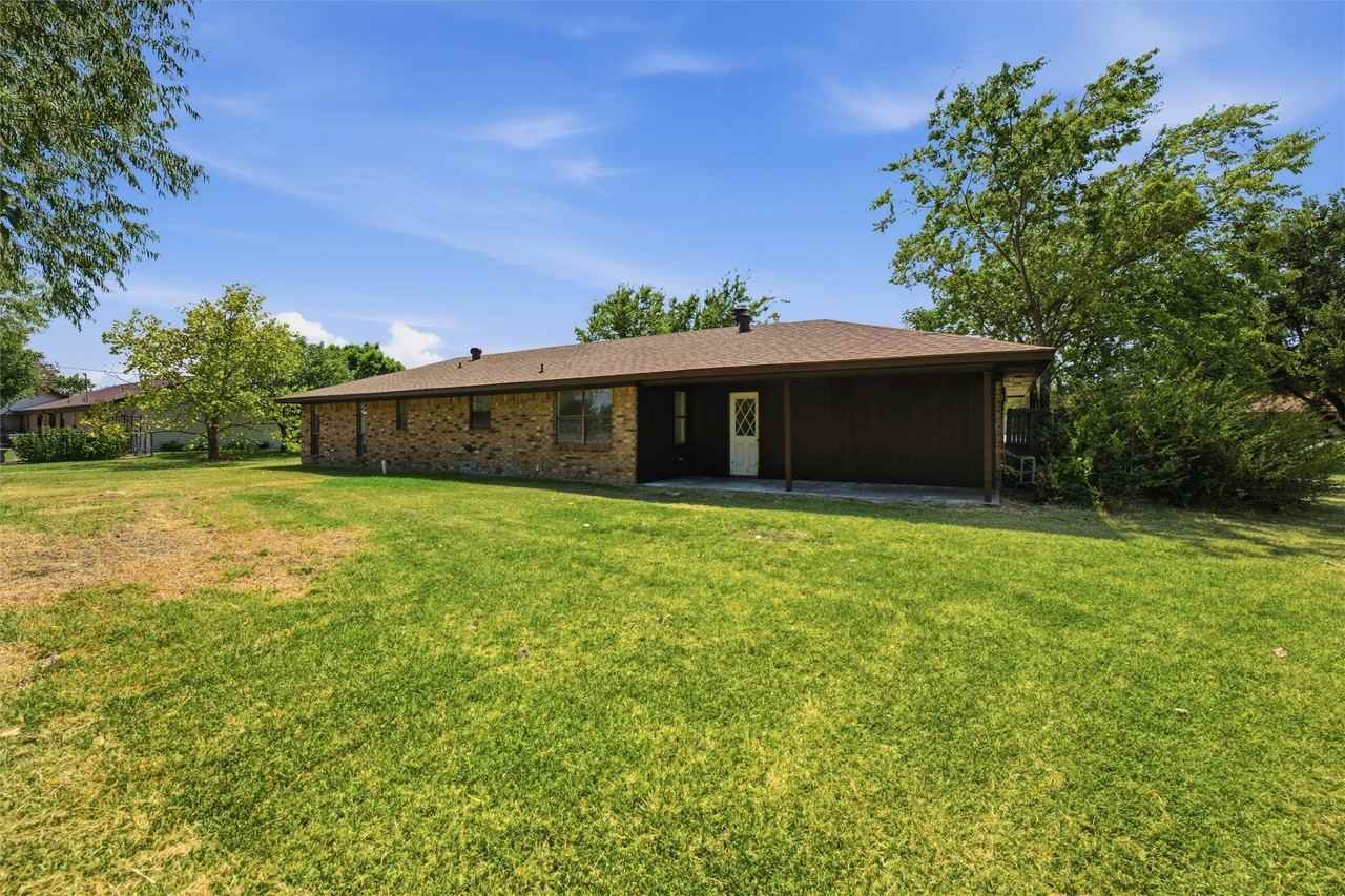 124 Prairie Creek Rd - Photo 2 of 17