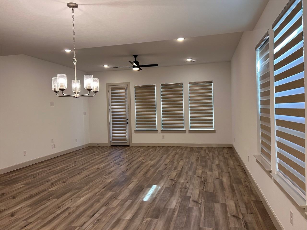 2712 Rolling Meadow Rd - Photo 4 of 27