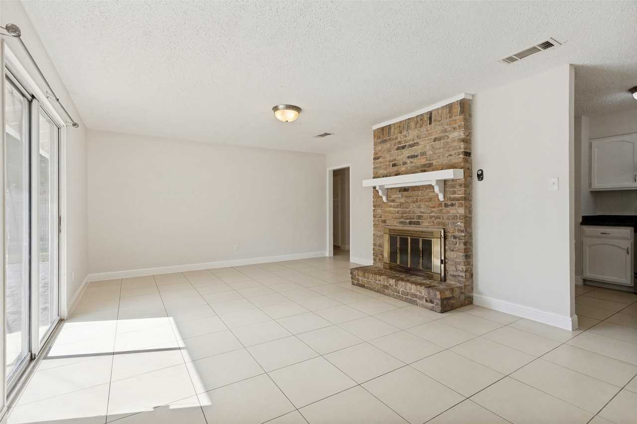 5420 Prince Dr - Photo 2 of 12