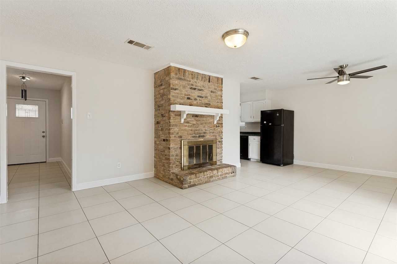 5420 Prince Dr - Photo 3 of 12