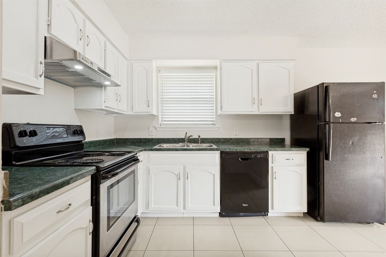 5420 Prince Dr - Photo 4 of 12