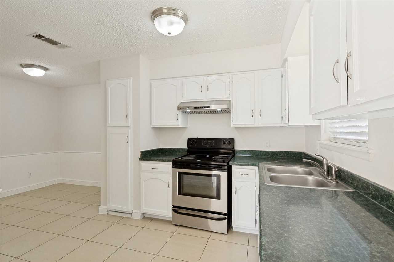 5420 Prince Dr - Photo 5 of 12