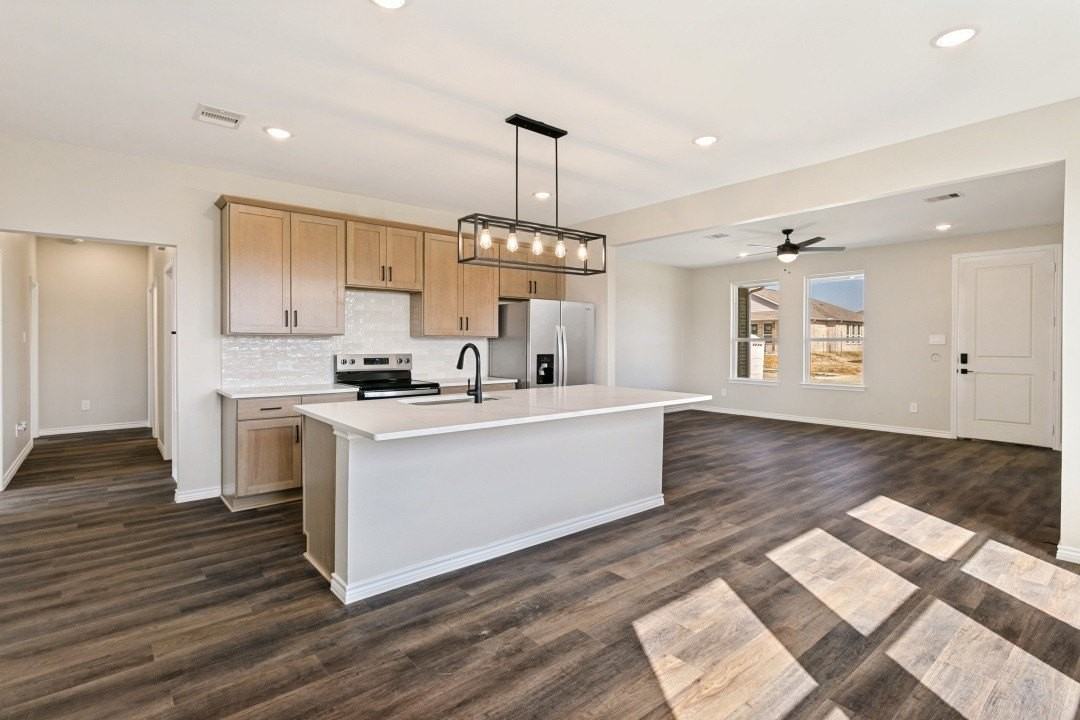 1426 Dry Creek Dr - Photo 3 of 18