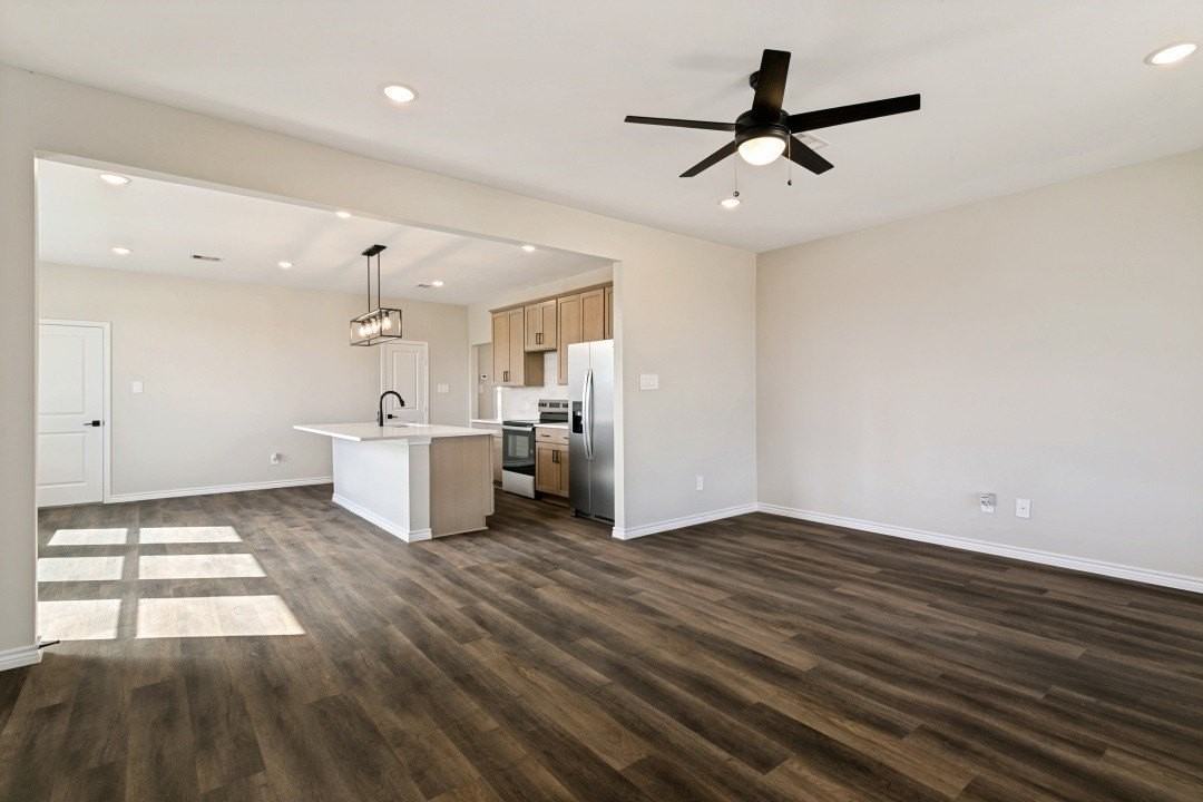 1426 Dry Creek Dr - Photo 5 of 18