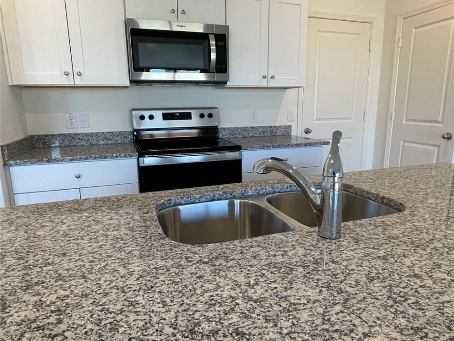 1903 Marquette Dr - Photo 4 of 14