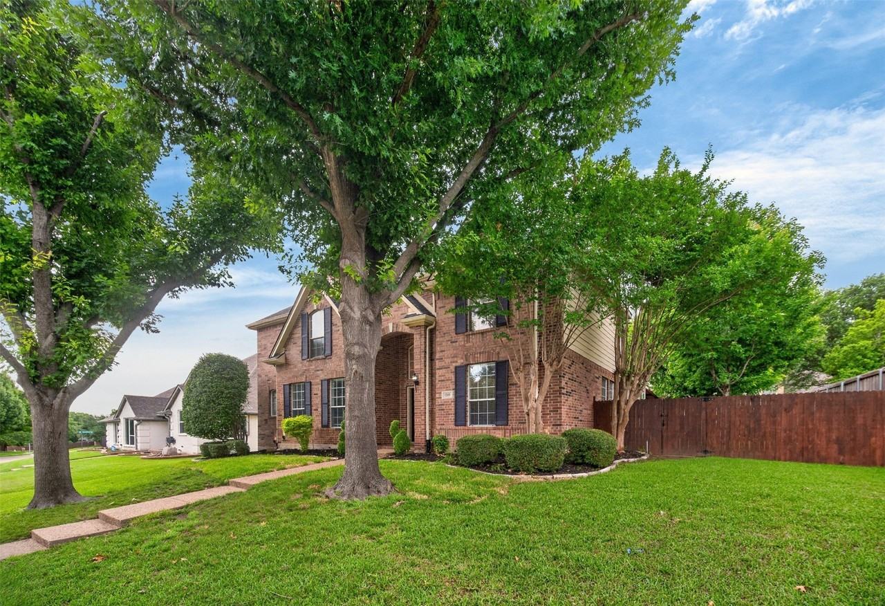 1203 Rainforest Ln - Photo 2 of 40