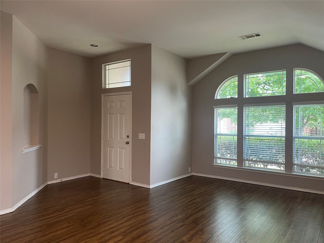 8748 Sagebrush Trl - Photo 3 of 39