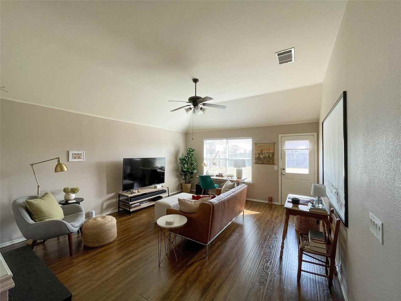 8748 Sagebrush Trl - Photo 4 of 39