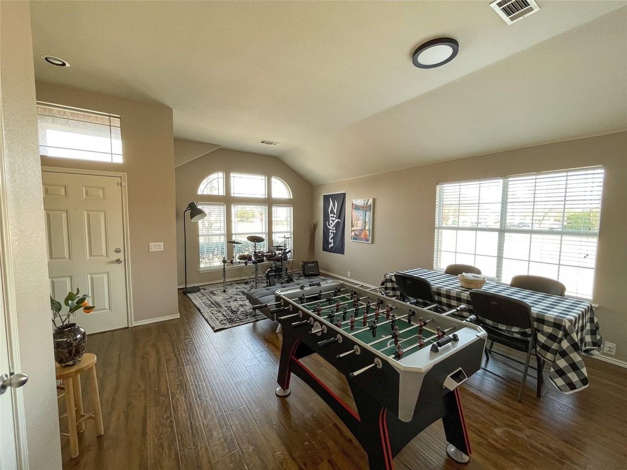 8748 Sagebrush Trl - Photo 5 of 39