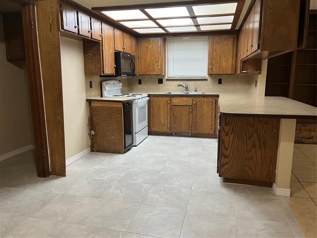 10329 Exter Ave - Photo 3 of 9