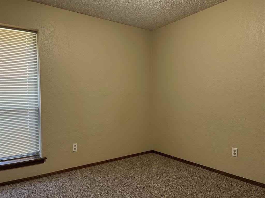 10329 Exter Ave - Photo 4 of 9