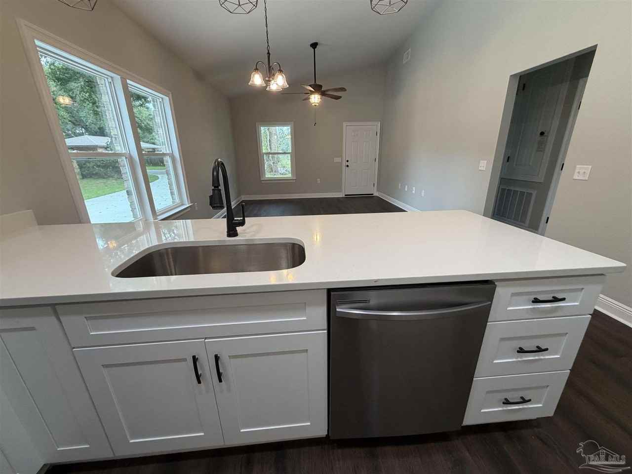 3920 Thornton St - Photo 5 of 21