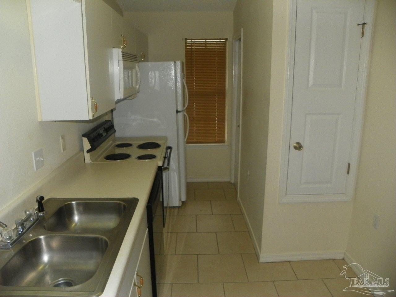 8136 Heirloom Dr - Photo 7 of 19