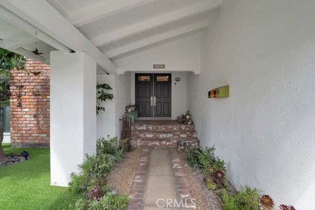 6305 Crebs Ave - Photo 2 of 8