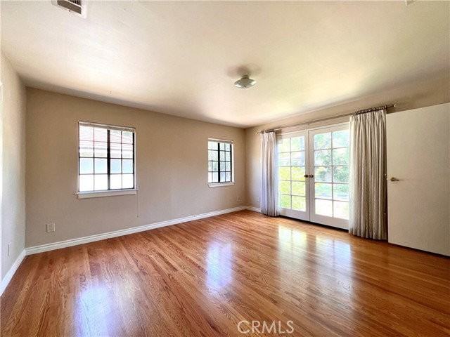 1855 Sharon Pl - Photo 3 of 8