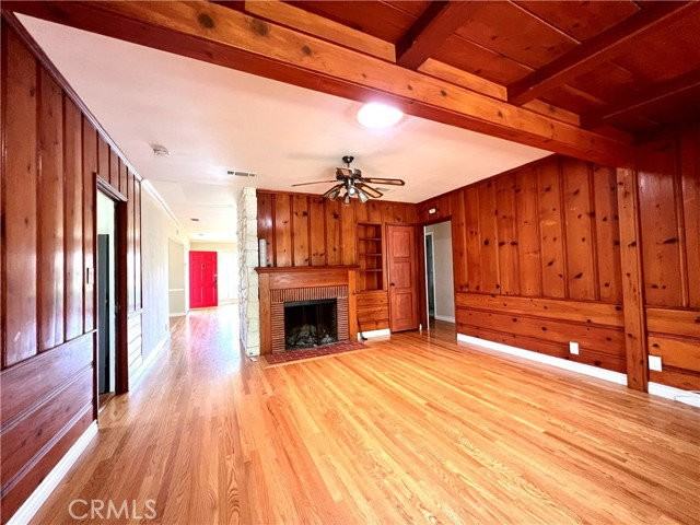 1855 Sharon Pl - Photo 4 of 8