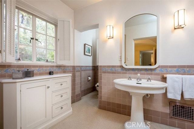 1762 Oak Grove Ave - Photo 5 of 8