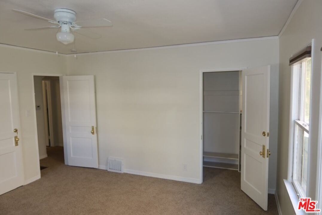 1104 N Maryland Ave - Photo 4 of 8