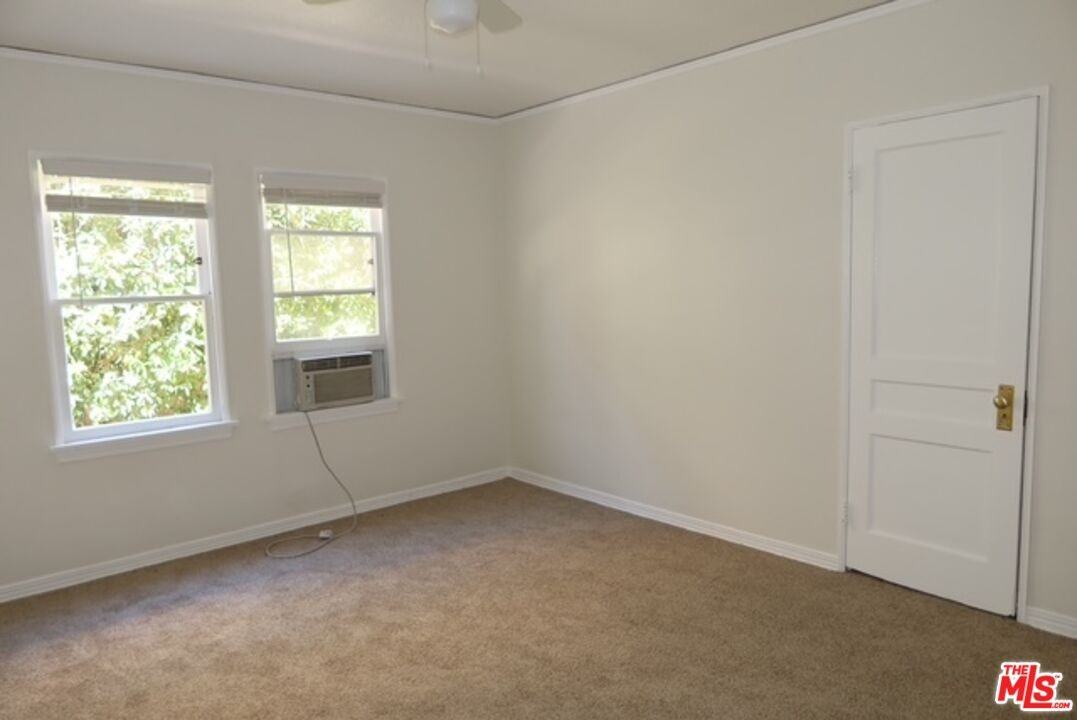 1104 N Maryland Ave - Photo 7 of 8
