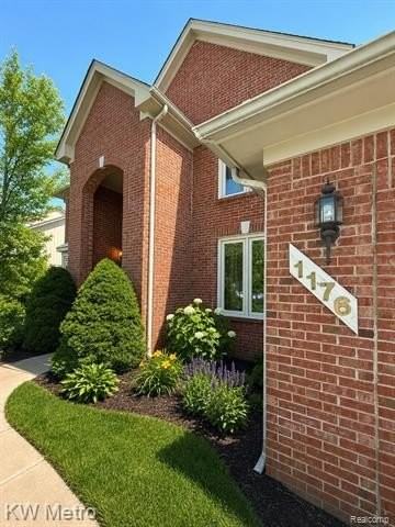 1176 Cadmus Dr - Photo 3 of 47