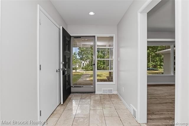 3988 Lakeland Ln - Photo 4 of 50