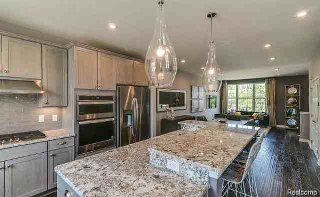 270 S Mill St - Photo 6 of 18
