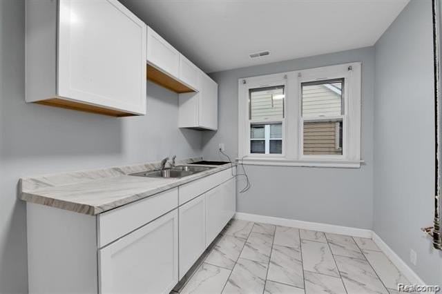 13924 Roselawn St - Photo 5 of 28