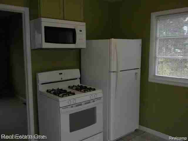 30753 Marshall St - Photo 5 of 11