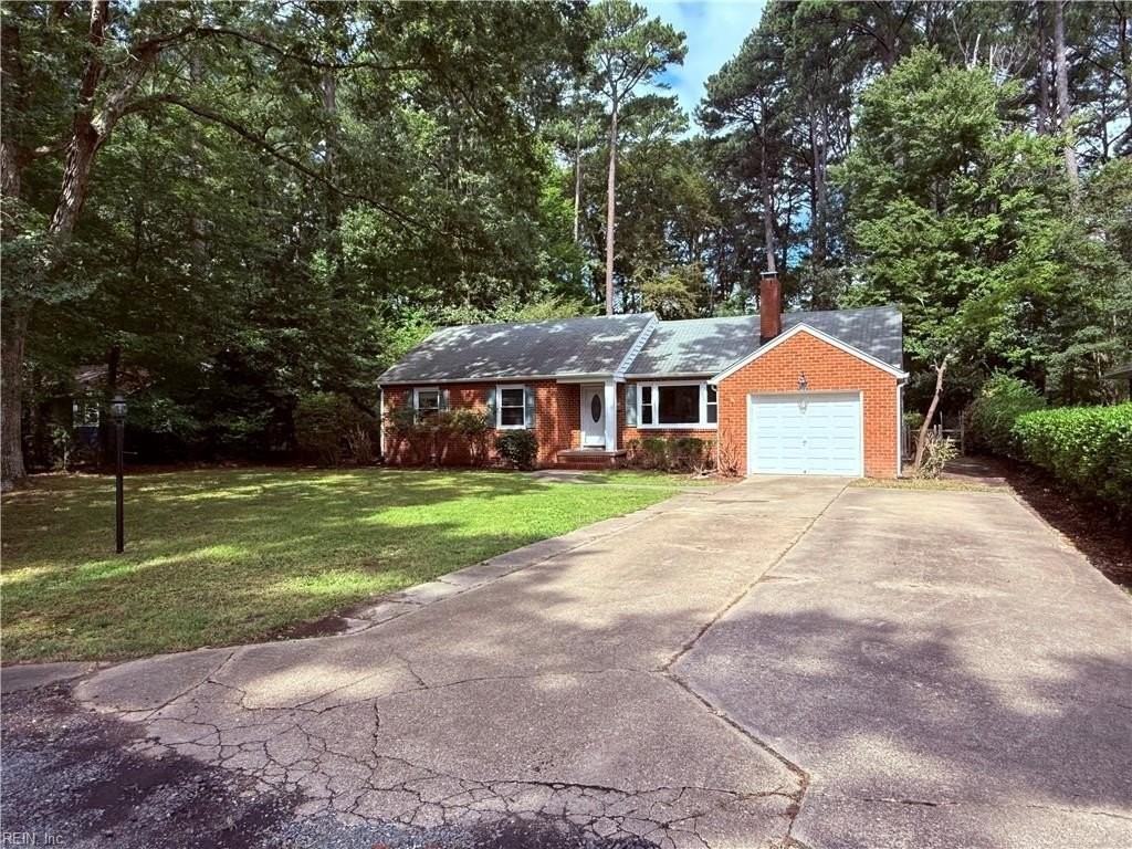 205 Longwood Dr - Photo 2 of 24