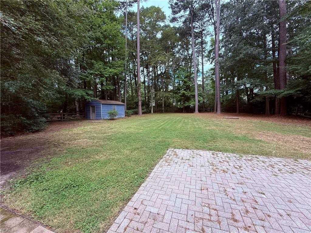 205 Longwood Dr - Photo 3 of 24