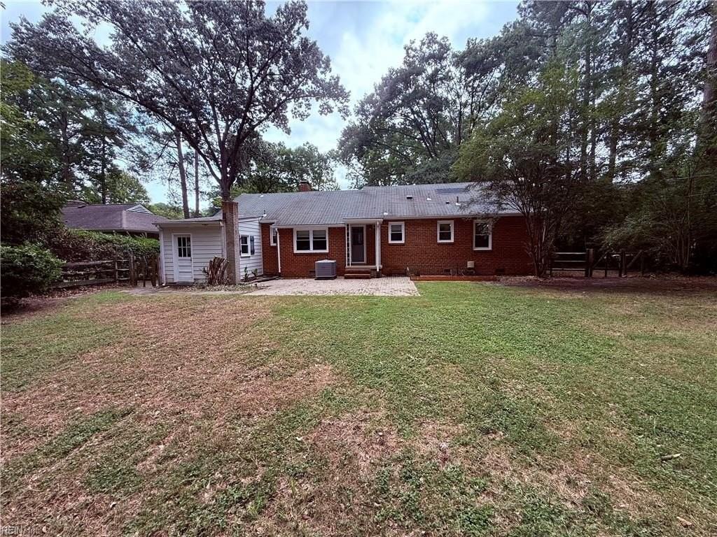 205 Longwood Dr - Photo 5 of 24