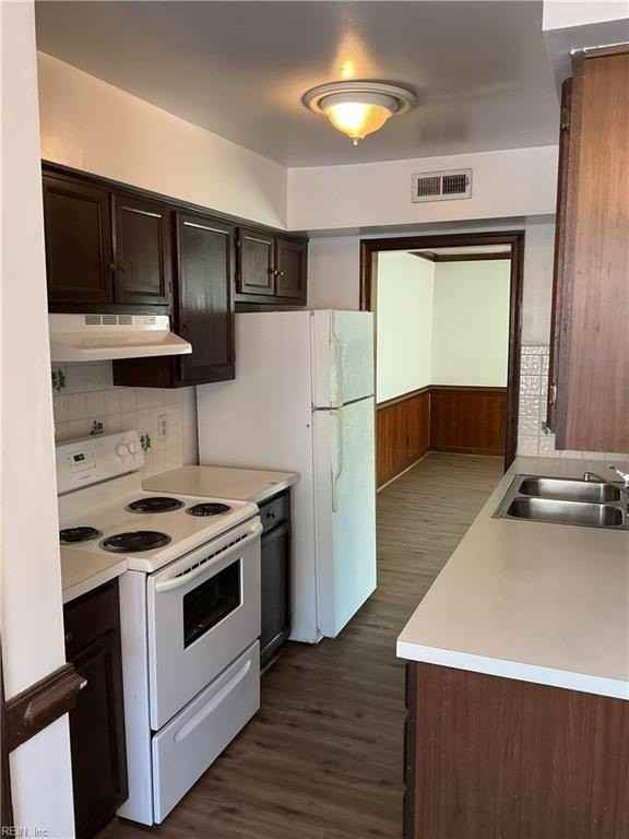 1813 Hearthside Ct - Photo 3 of 9