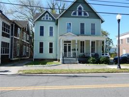 featured image of 219 Bank St #4
