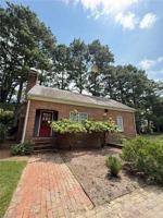 featured image of 3202 Derby Ln