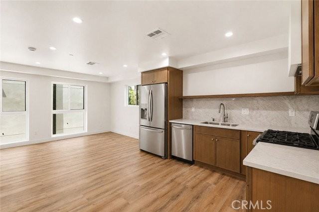 1122 N Beachwood Dr #1-2 - Photo 3 of 8