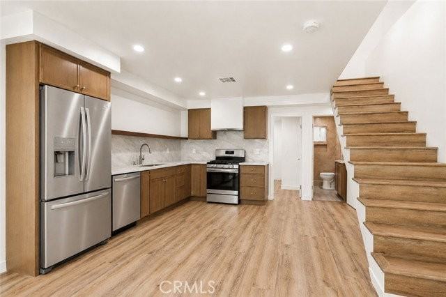 1122 N Beachwood Dr #1-2 - Photo 4 of 8