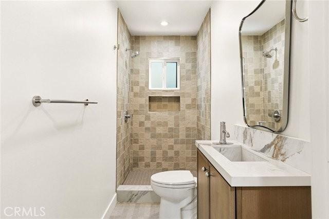 1122 N Beachwood Dr #1-2 - Photo 5 of 8