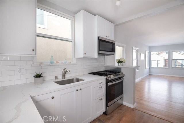138 35th St - Photo 7 of 8