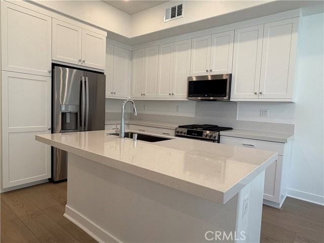 1485 Snowberry Pl - Photo 4 of 7