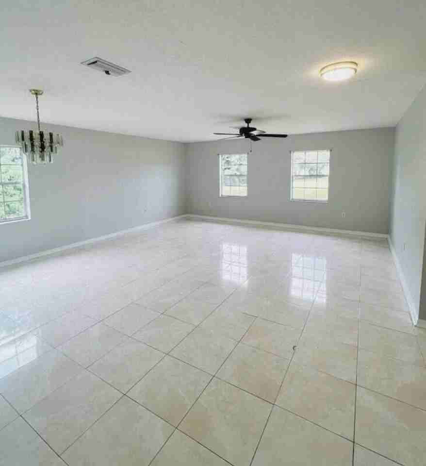 2118 Se Morningside Blvd - Photo 3 of 16