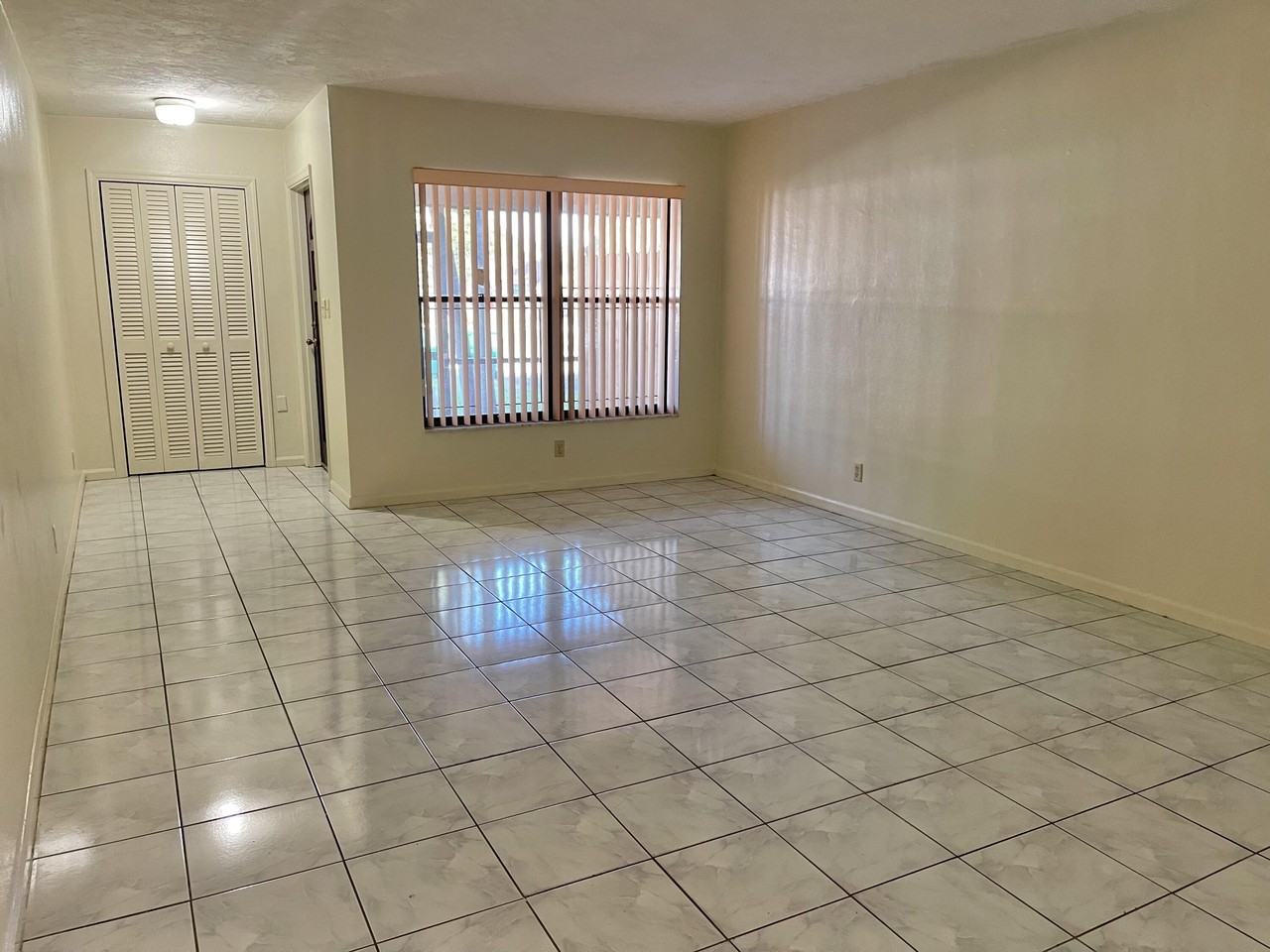 7112 Nw 78th Ave - Photo 3 of 16