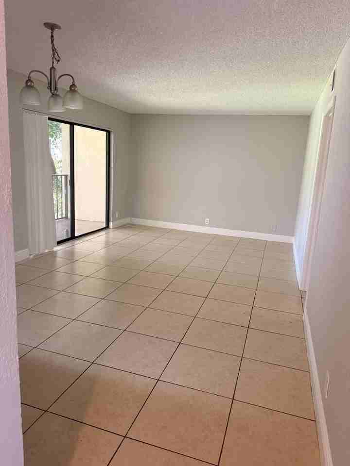 1440 Lake Crystal Dr #H - Photo 2 of 10