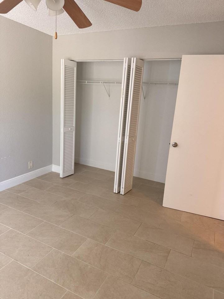 1440 Lake Crystal Dr #H - Photo 3 of 10